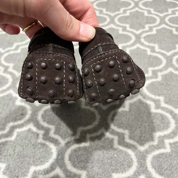 Tod’s Gommino Driving Shoes in Brown Suede - Picture 4 of 6